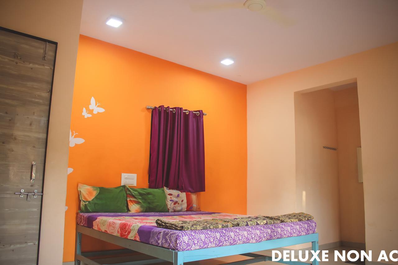 אליבג Mhatre Holiday Home מראה חיצוני תמונה